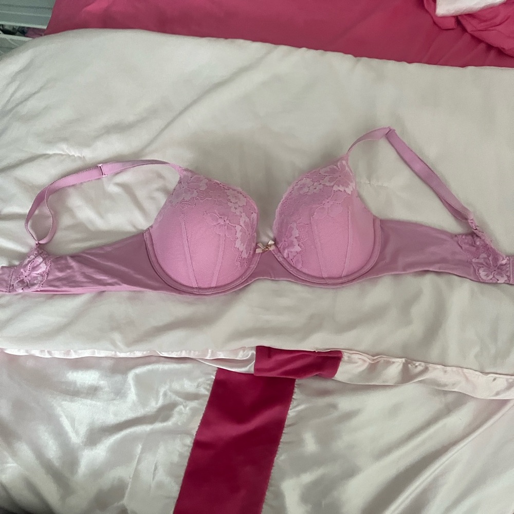 Victoria Secret Elegant Pink Lace Bra